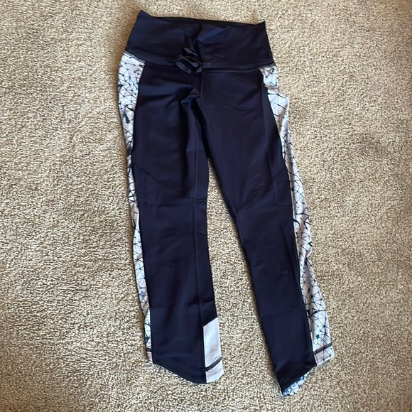High-rise 3/4 length Lululemon Legging - Picture 1 of 5